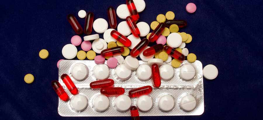 medicamentos varios, fármacos varios, pastillas varias,  blíster de medicinas, medicinas, varias cápsulas, comprimidos